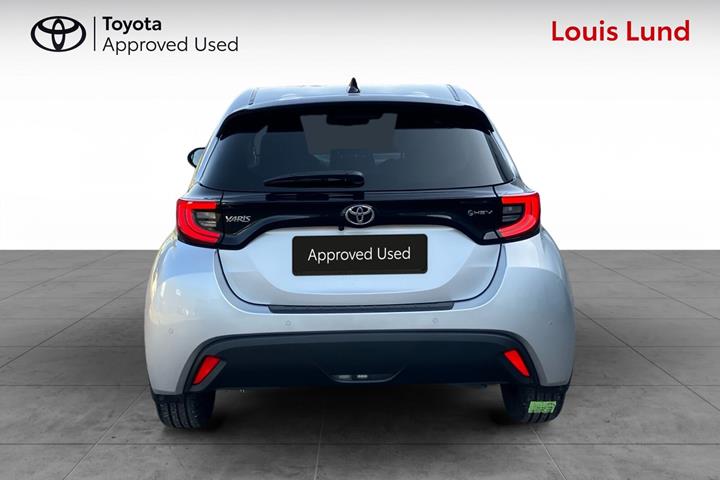 Sølv Toyota Yaris fra 2025