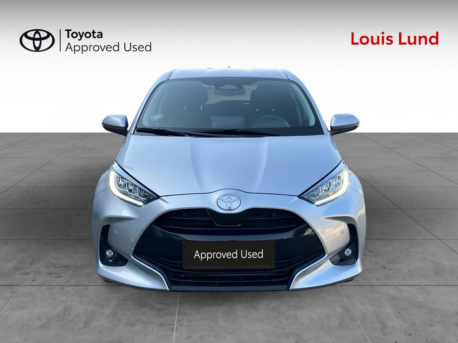 Sølv Toyota Yaris fra 2025