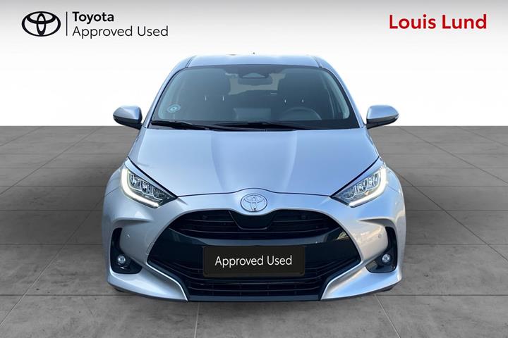 Sølv Toyota Yaris fra 2025