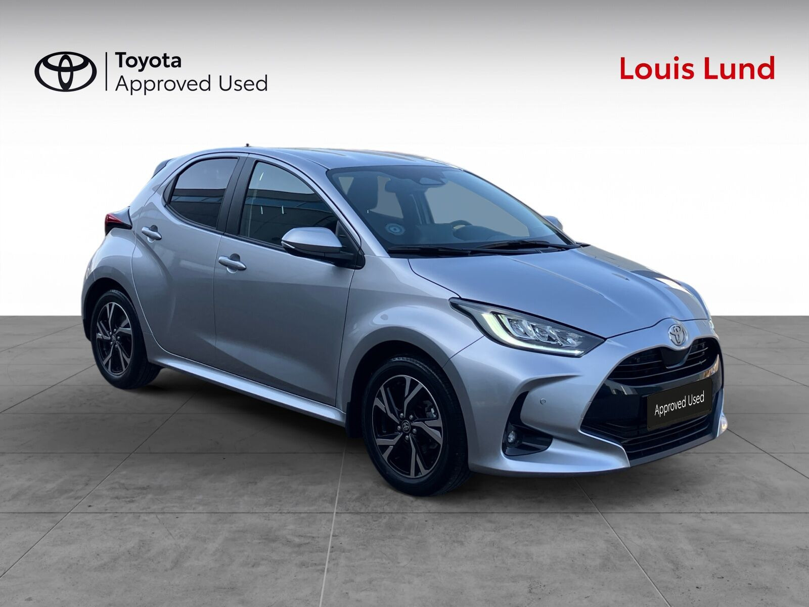 Sølv Toyota Yaris fra 2025