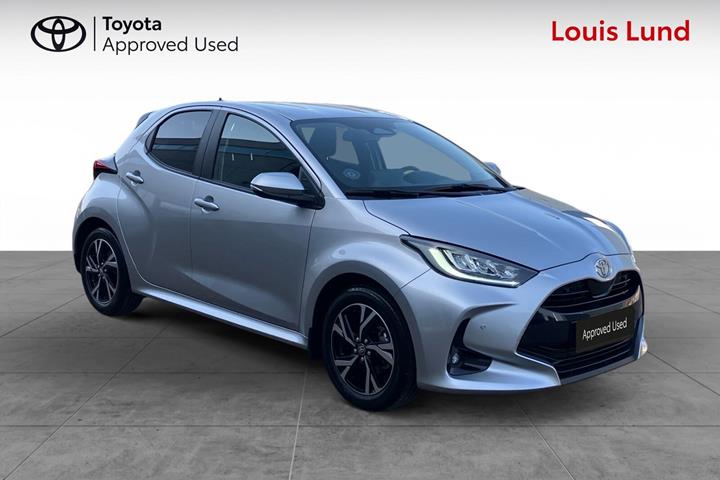 Sølv Toyota Yaris fra 2025