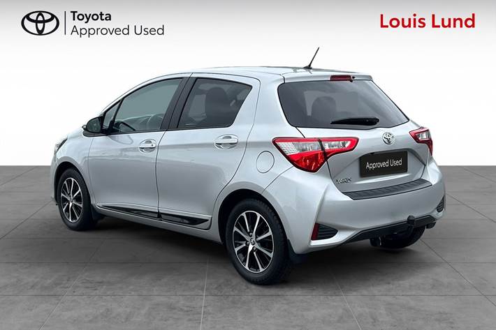 Sølv Toyota Yaris fra 2018