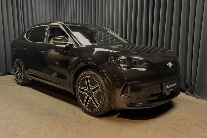 Sort Ford Capri fra 2024