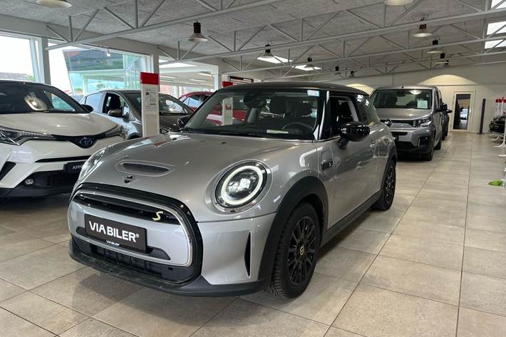 Grå Mini Cooper fra 2023