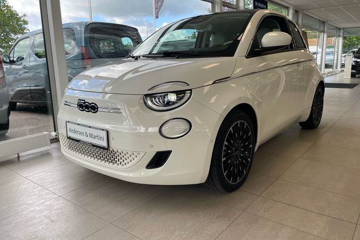 Hvid Fiat 500e fra 2023