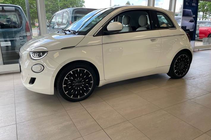 Hvid Fiat 500e fra 2023