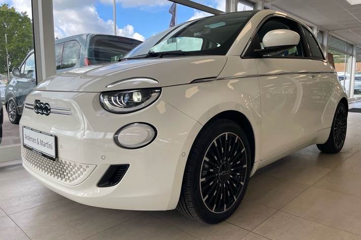 Hvid Fiat 500e fra 2023