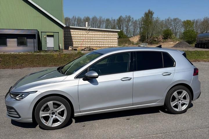 Sølv VW Golf VIII fra 2021