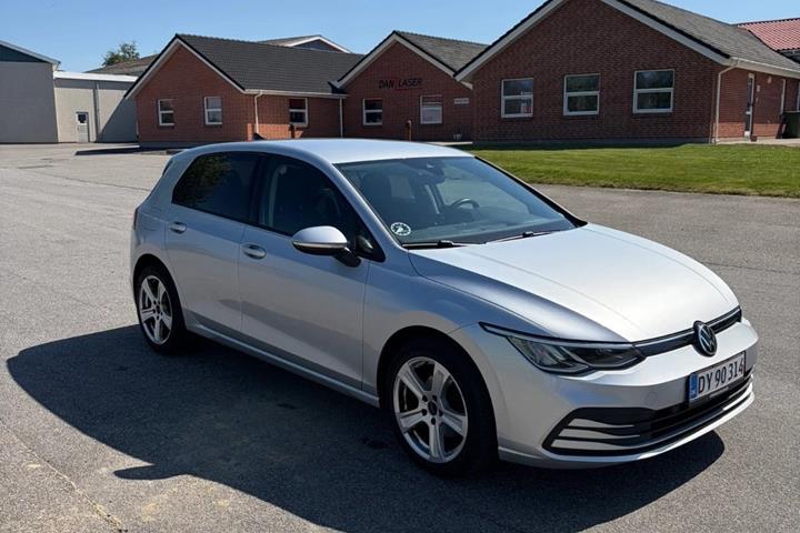 Sølv VW Golf VIII fra 2021