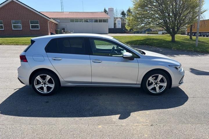 Sølv VW Golf VIII fra 2021