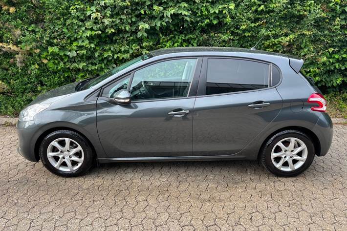 undefined Peugeot 208 fra 2014