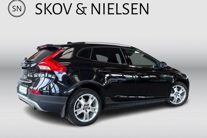 Sort Volvo V40 CC fra 2016