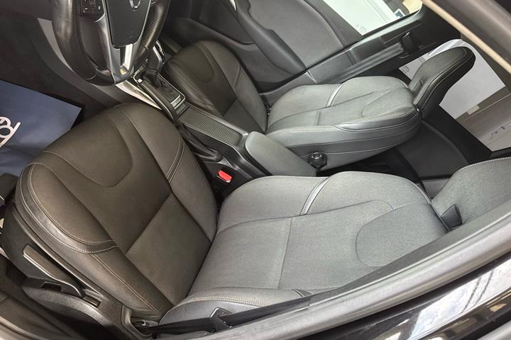 Sort Volvo V40 CC fra 2016