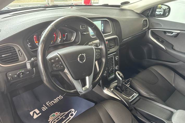 Sort Volvo V40 CC fra 2016
