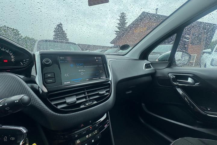 undefined Peugeot 208 fra 2017