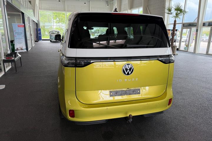 Gul VW ID.Buzz fra 2023