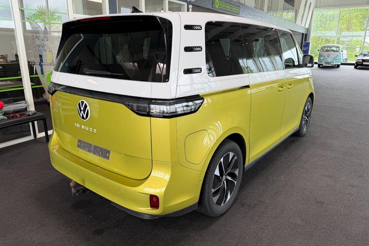 Gul VW ID.Buzz fra 2023