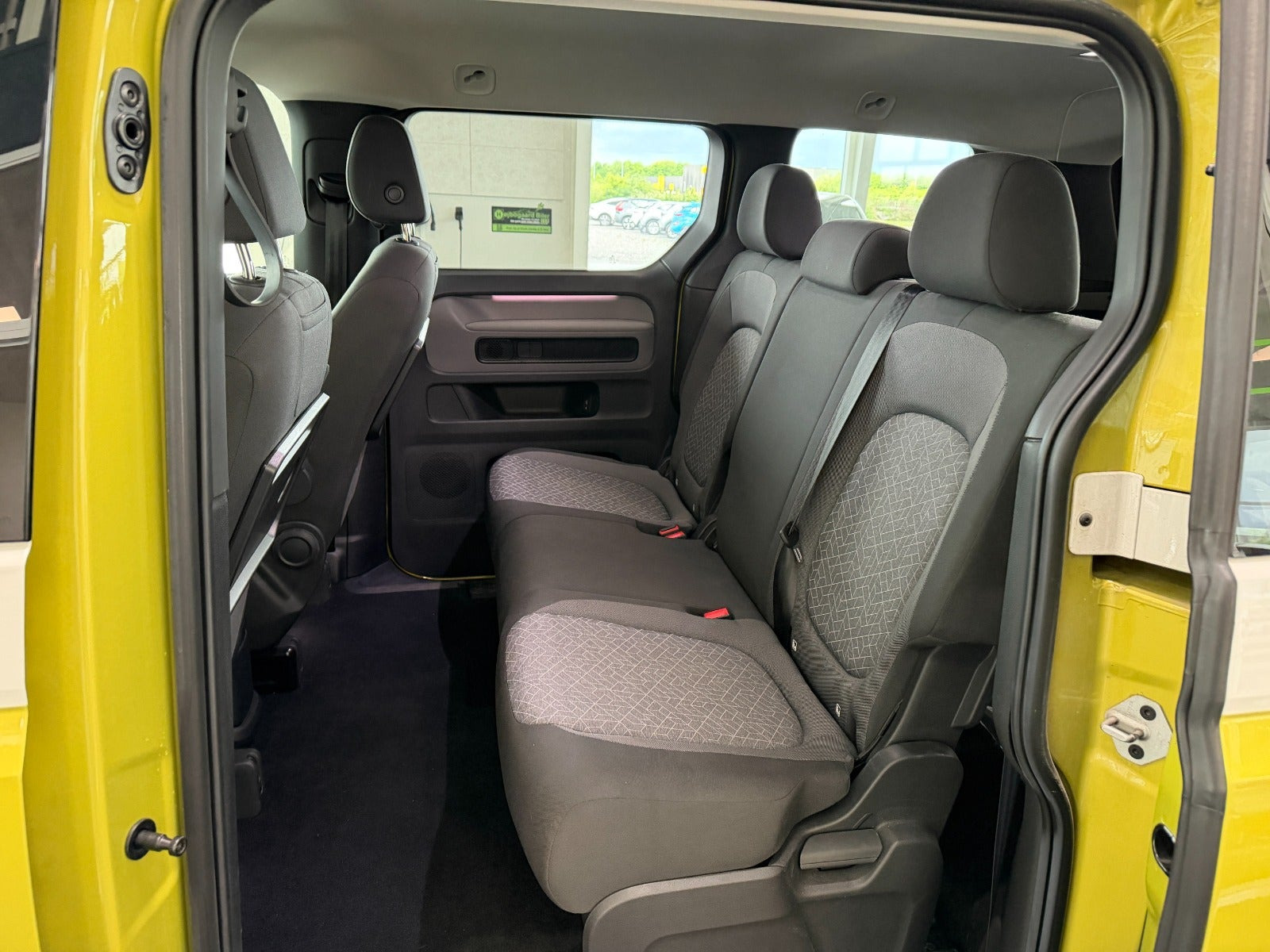 Gul VW ID.Buzz fra 2023