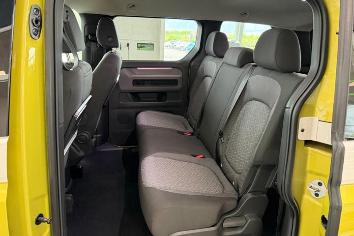 Gul VW ID.Buzz fra 2023