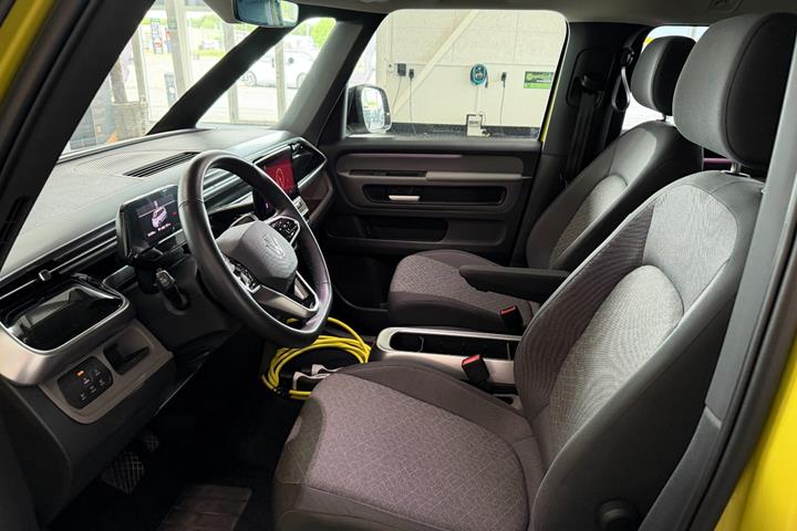 Gul VW ID.Buzz fra 2023