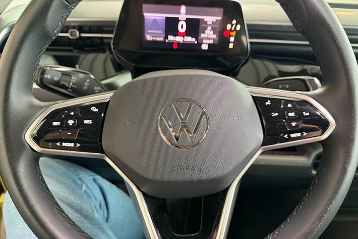 Gul VW ID.Buzz fra 2023