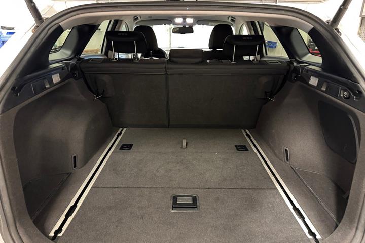 Sølv Hyundai i40 fra 2017