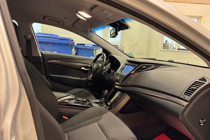 Sølv Hyundai i40 fra 2017