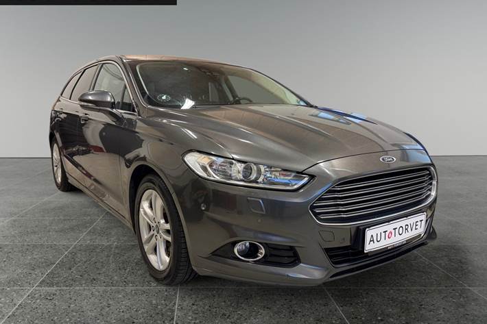 Grå Ford Mondeo fra 2015