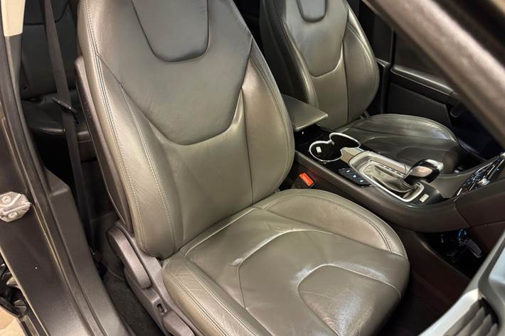 Grå Ford Mondeo fra 2015