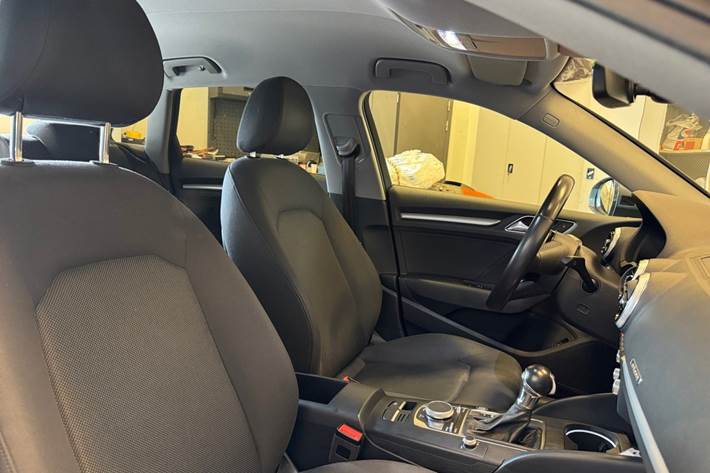 Grå Audi A3 fra 2018