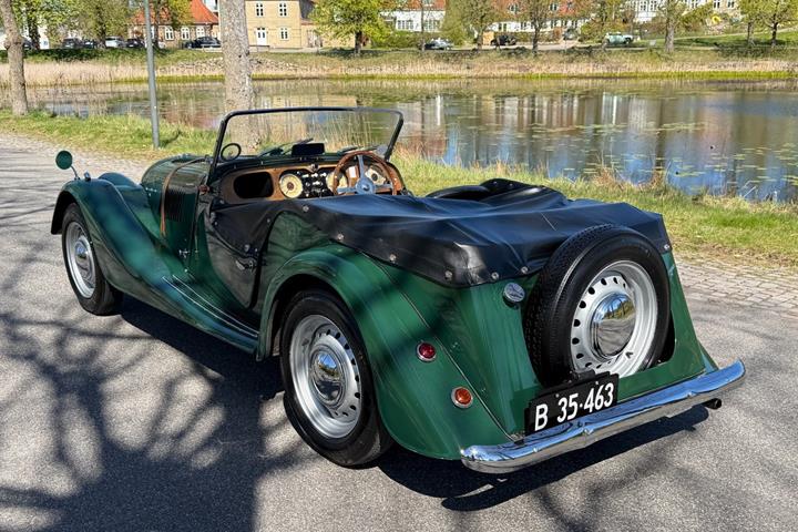 Grøn Morgan Plus 4 fra 1956