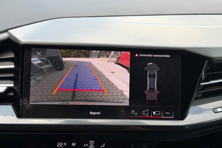 Grå Audi Q4 e-tron fra 2023