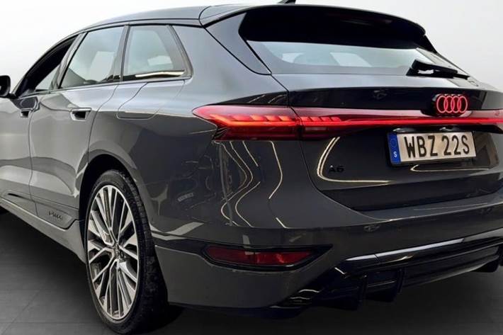 Grå Audi A6 e-tron fra 2025
