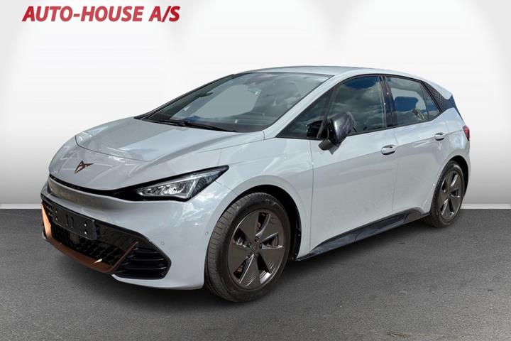 Grå Cupra Born fra 2024 set udefra