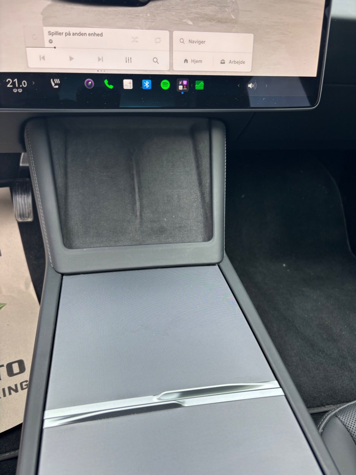 Grå Tesla Model 3 fra 2023