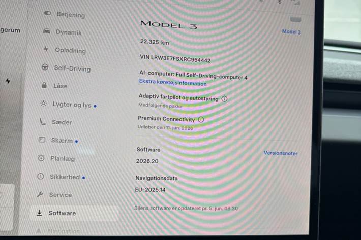 Grå Tesla Model 3 fra 2023