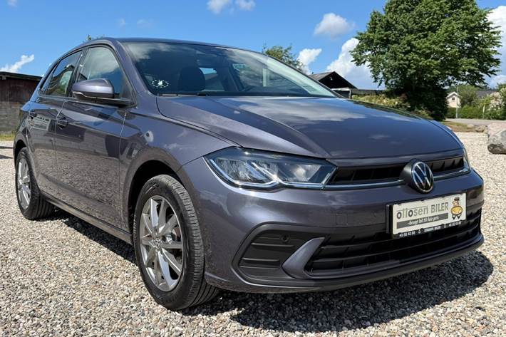 Grå VW Polo fra 2022