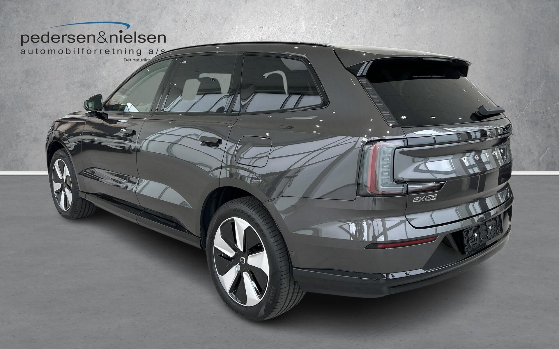 Grå Volvo EX90 fra 2026