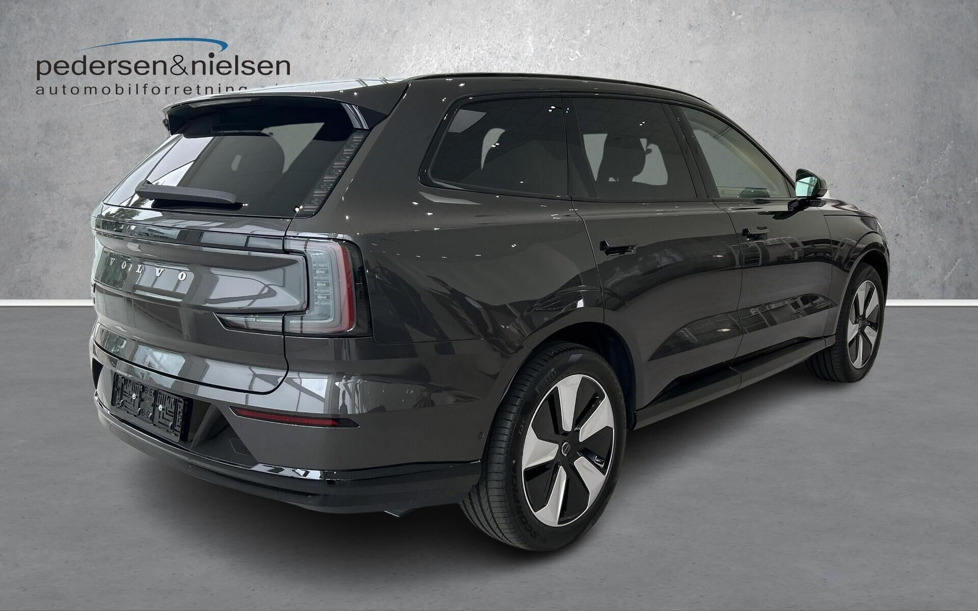 Grå Volvo EX90 fra 2026
