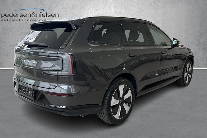 Grå Volvo EX90 fra 2026