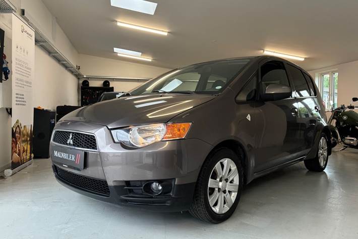 Brun Mitsubishi Colt fra 2012
