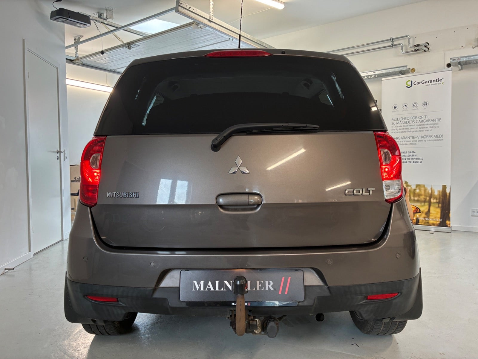 Brun Mitsubishi Colt fra 2012