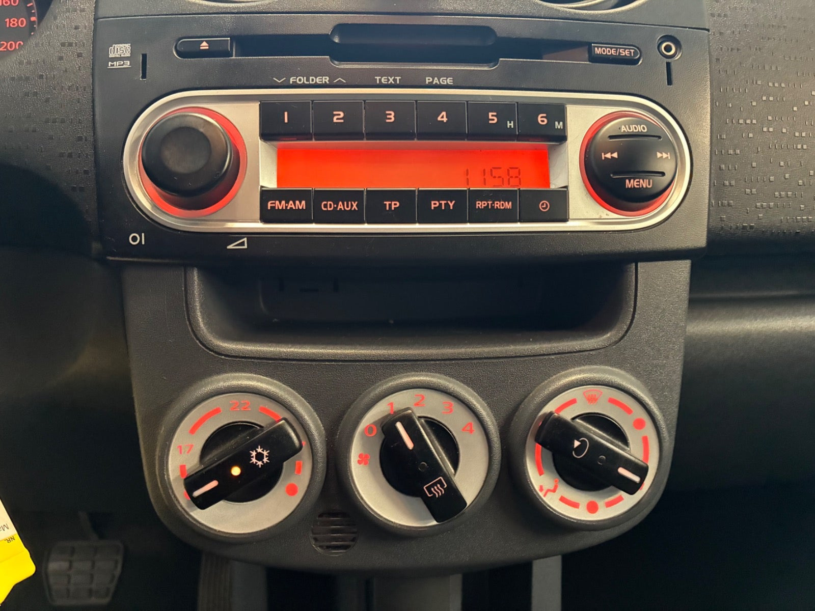 Brun Mitsubishi Colt fra 2012