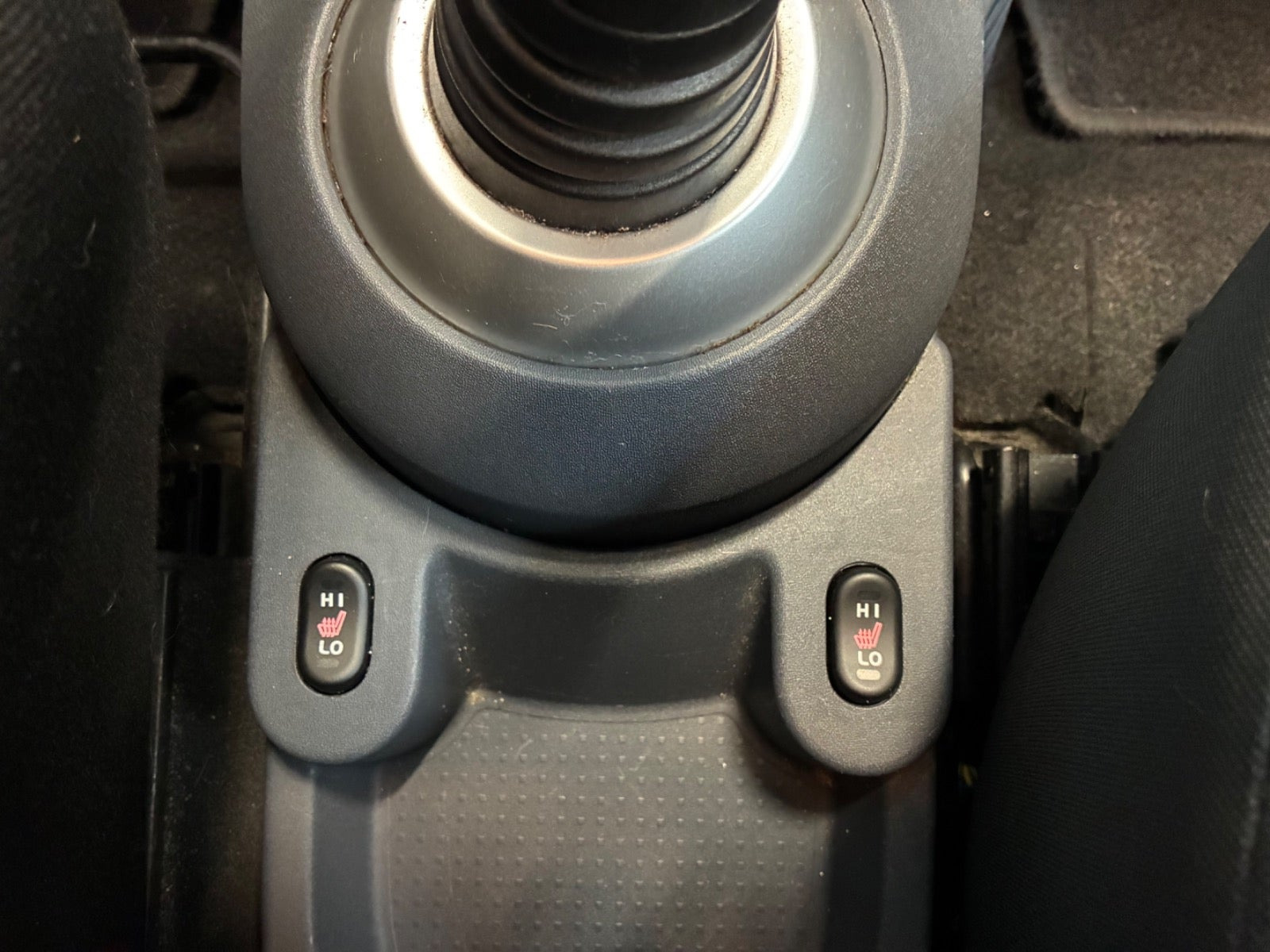 Brun Mitsubishi Colt fra 2012