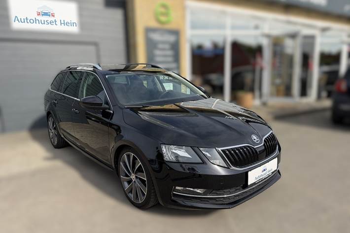 Sort Skoda Octavia fra 2019 set udefra