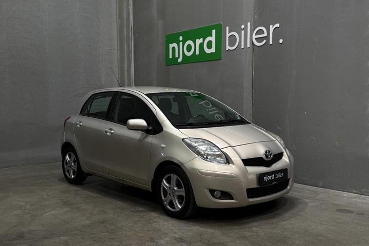 undefined Toyota Yaris fra 2010 set udefra