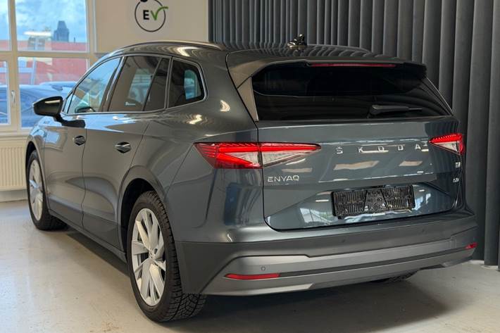 Grå Skoda Enyaq fra 2021