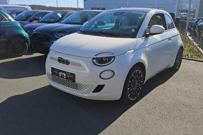 Hvid Fiat 500e fra 2023