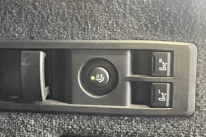 Blå BMW iX fra 2023