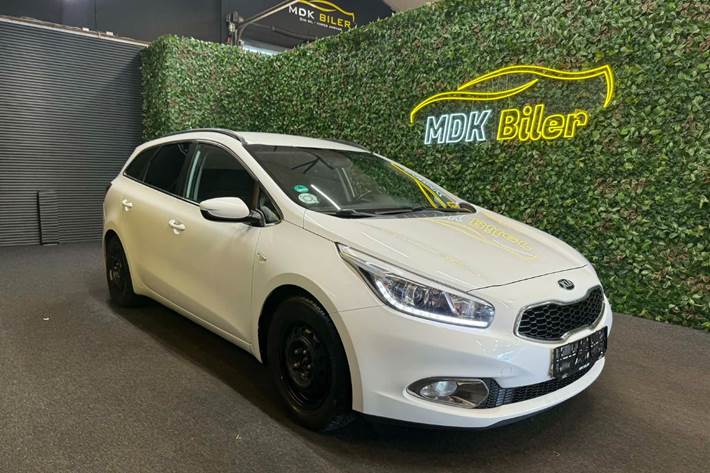 undefined Kia Ceed fra 2015 set udefra